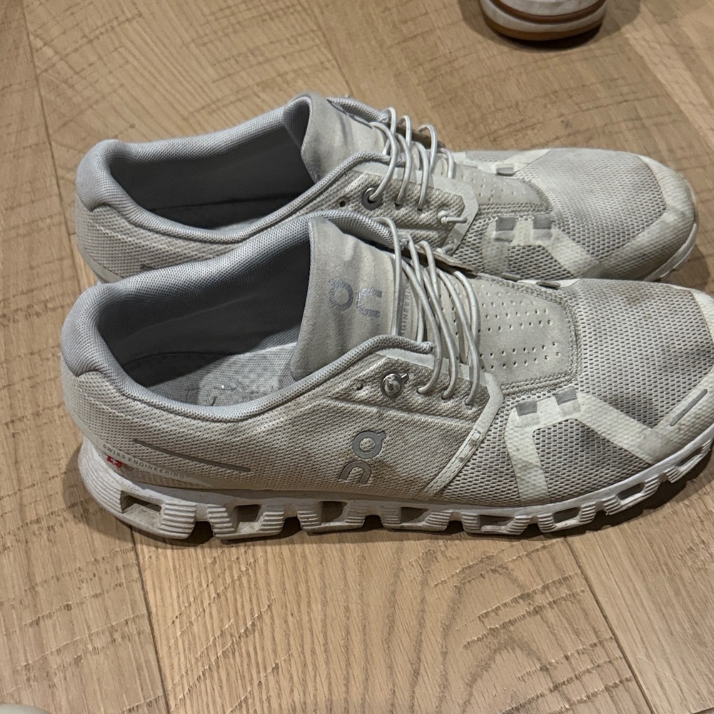 On Running Men's Gray and White Sneakers